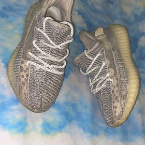 𝘼𝙙𝙞𝙙𝙖𝙨 𝙔𝙚𝙚𝙯𝙮 𝘽𝙤𝙤𝙨𝙩 350 𝙑2 𝙍𝙚𝙛𝙡𝙚𝙘𝙩𝙞𝙫𝙚 𝙎𝙩𝙖𝙩𝙞𝙘